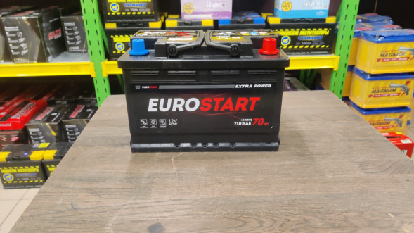 Автомобильный аккумулятор Eurostart Extra 70 Ач 660A обр. пол. (278x175x190) EU700
