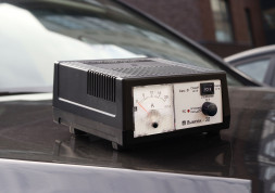 Зарядное устройство Вымпел 30 (автомат, 0-20А, 3 режимн., стрелочный амперм 14,8В/16В/19В)