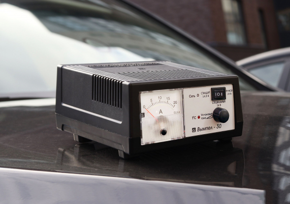 Зарядное устройство Вымпел 30 (автомат, 0-20А, 3 режимн., стрелочный амперм 14,8В/16В/19В)