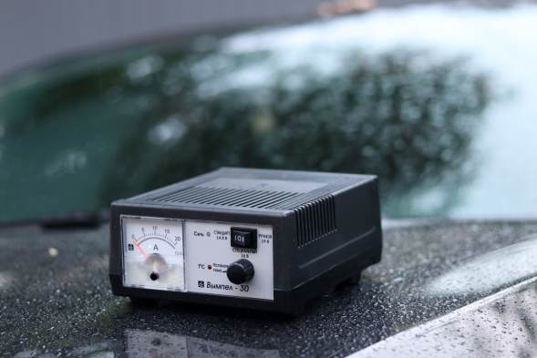 Зарядное устройство Вымпел 30 (автомат, 0-20А, 3 режимн., стрелочный амперм 14,8В/16В/19В)