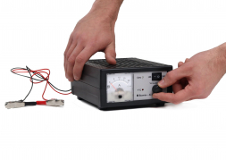 Зарядное устройство Вымпел 415 (автомат, 0-20А, 12/24В, стрелочный амперм)