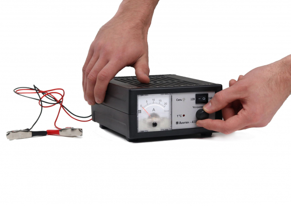 Зарядное устройство Вымпел 415 (автомат, 0-20А, 12/24В, стрелочный амперм)